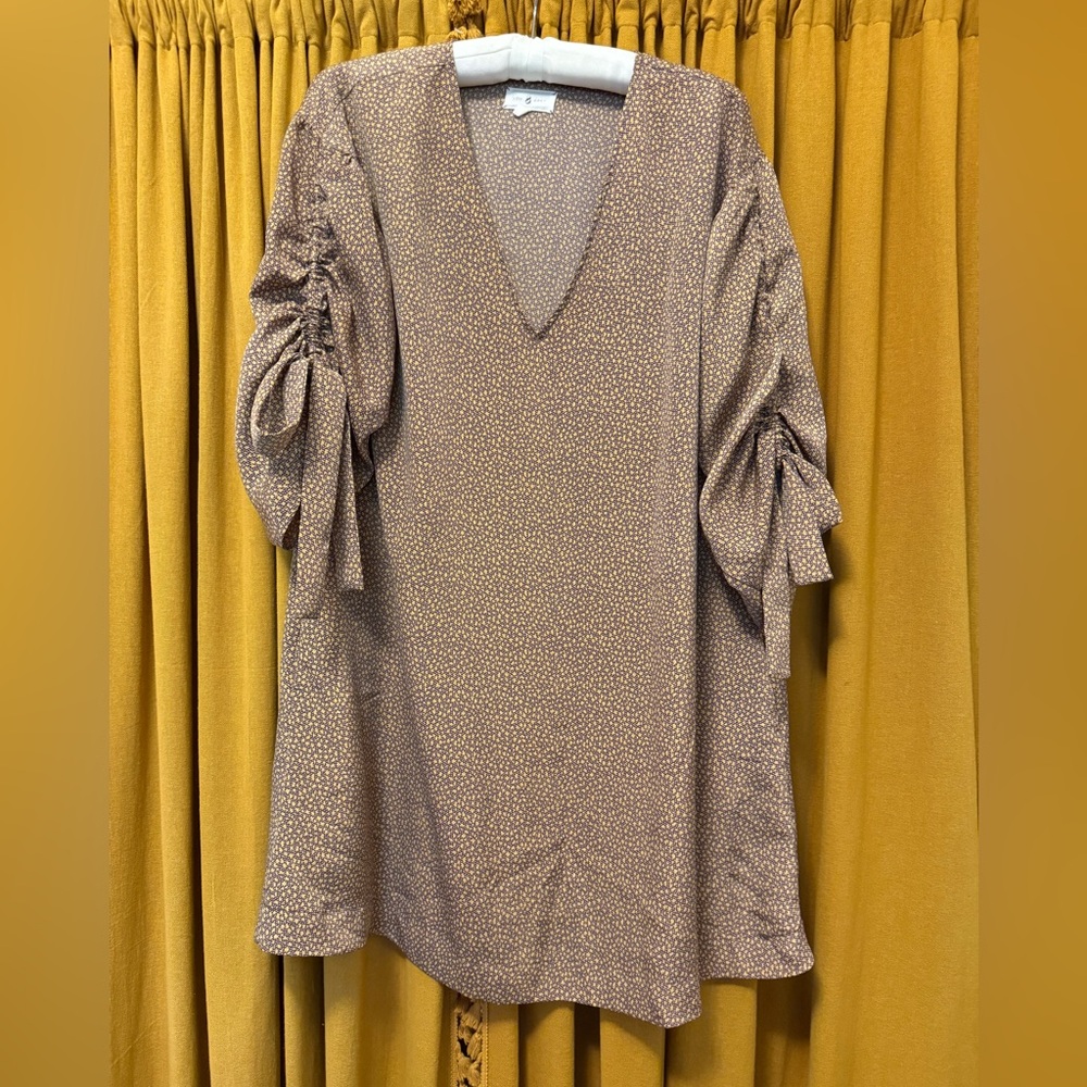 Lou & Grey Mauve Dot V-Neck Tunic with Ruched Tie Sleeves